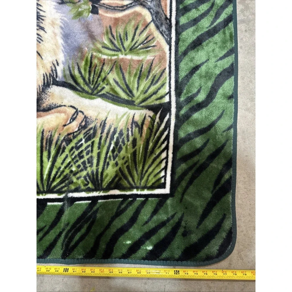 Olefin Reversible Blanket Green Size 88x78' Jungle Safari 1980s VINTAGE Acrylic